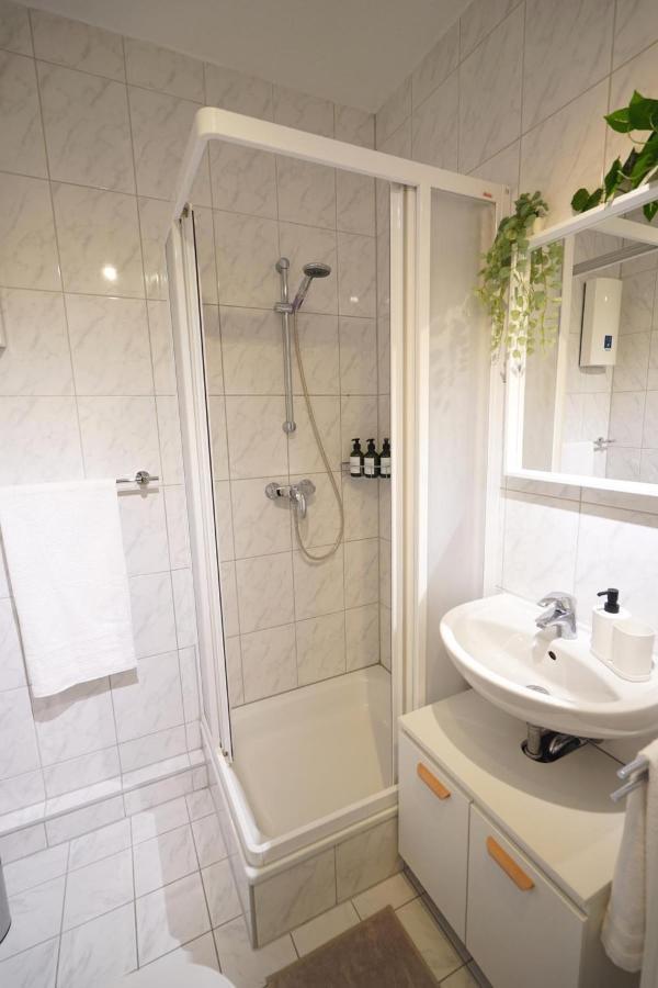 Dein Flughafen Messe Apartment Nahe Duesseldorf 2 Дуйсбург Экстерьер фото